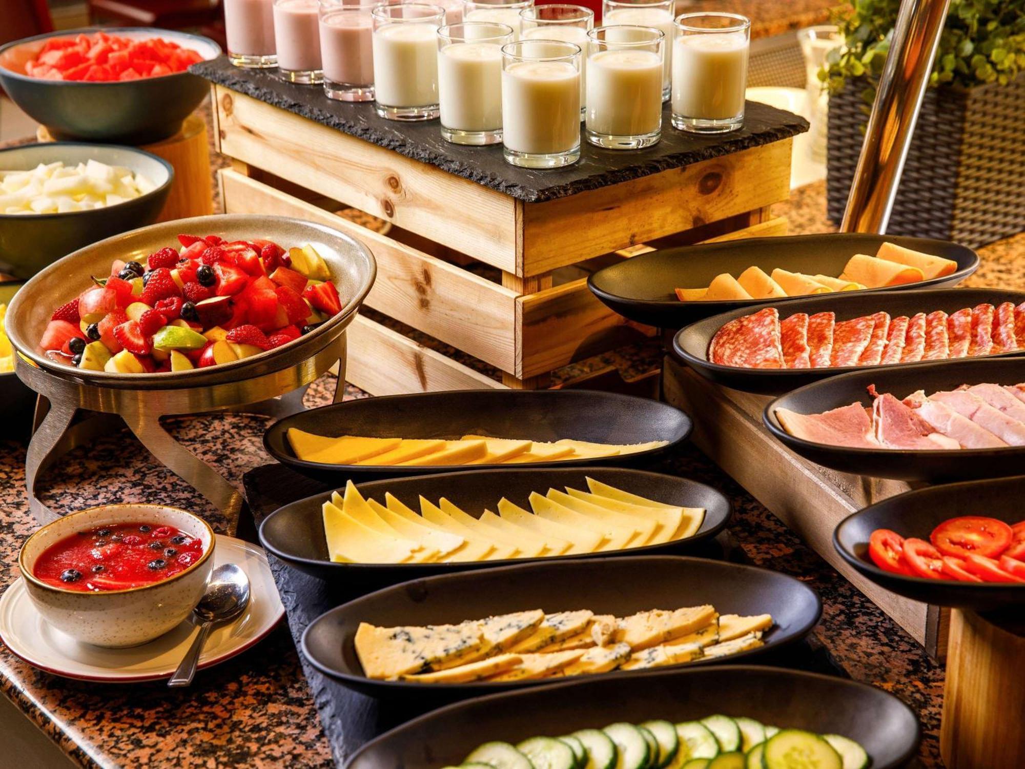 Mercure Cardiff North Hotel Ngoại thất bức ảnh