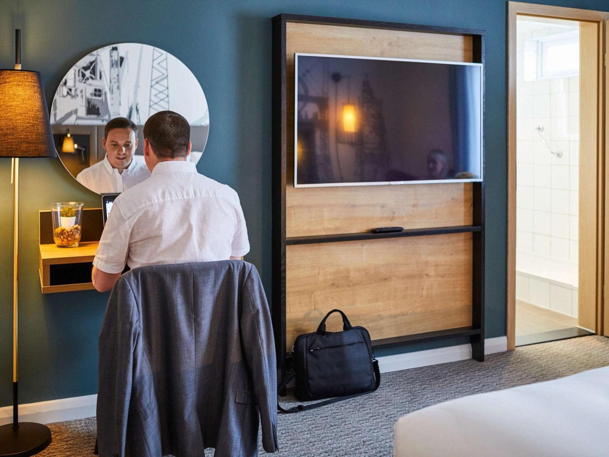 Mercure Cardiff North Hotel Ngoại thất bức ảnh