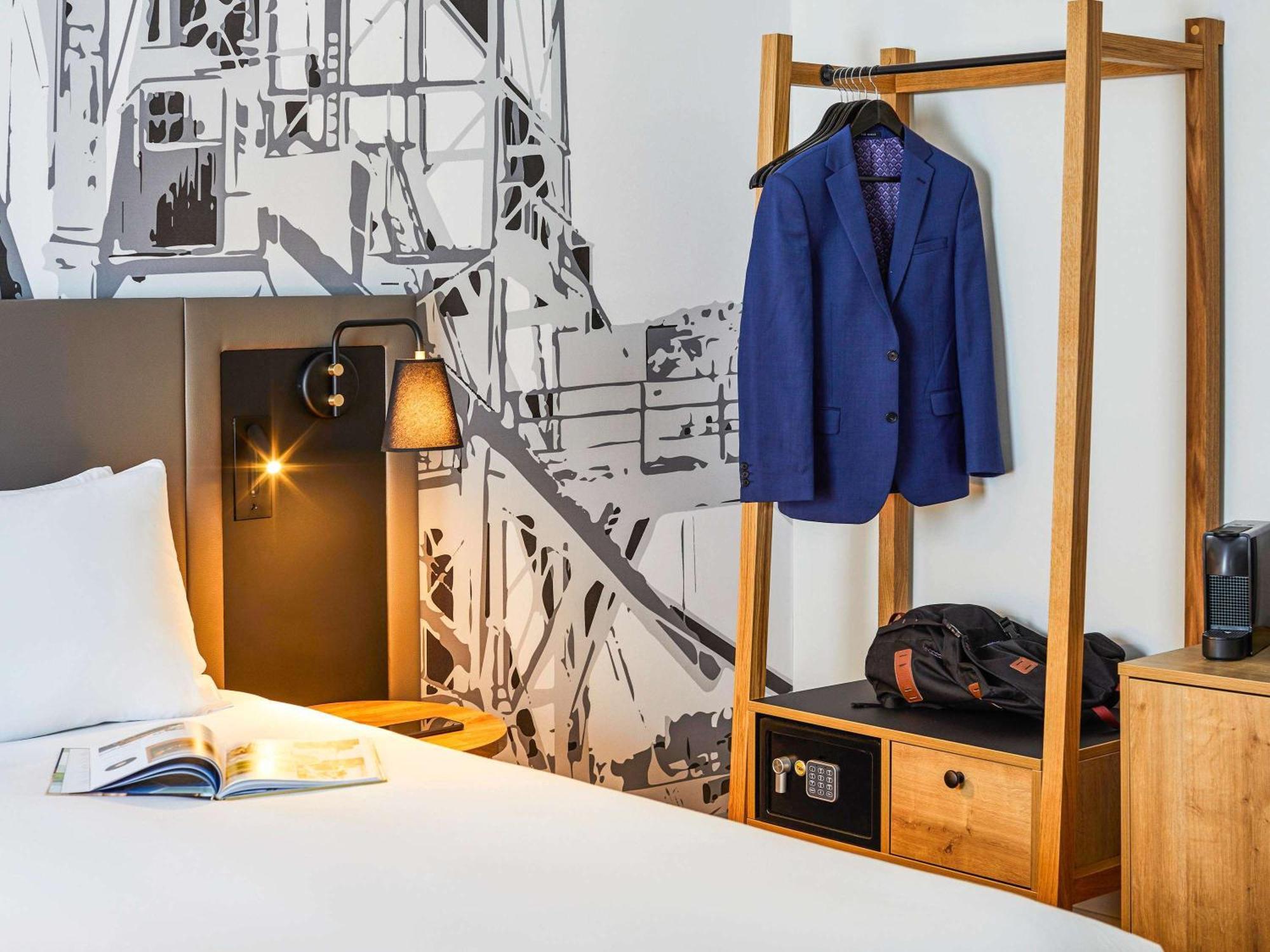 Mercure Cardiff North Hotel Ngoại thất bức ảnh