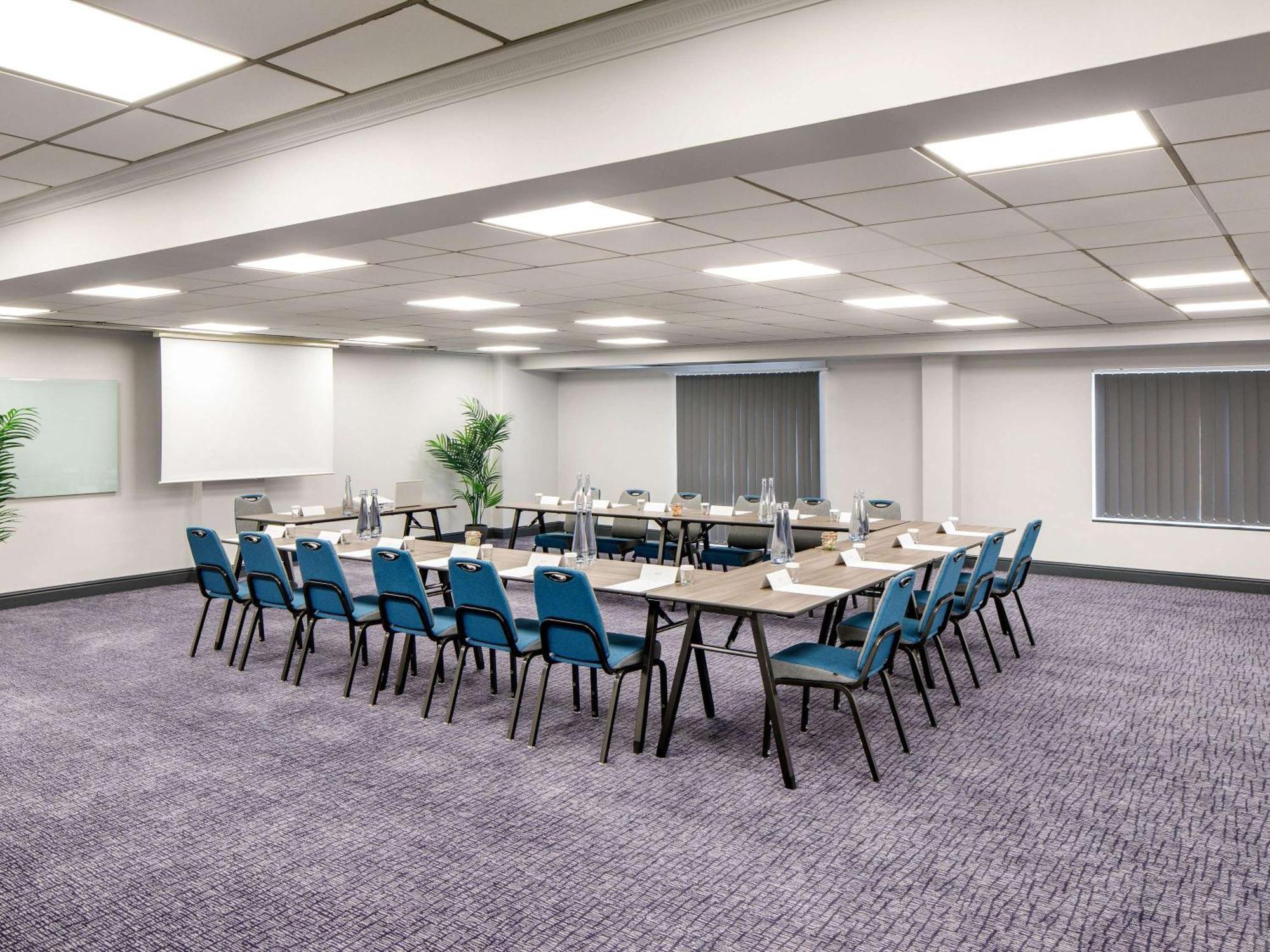 Mercure Cardiff North Hotel Ngoại thất bức ảnh