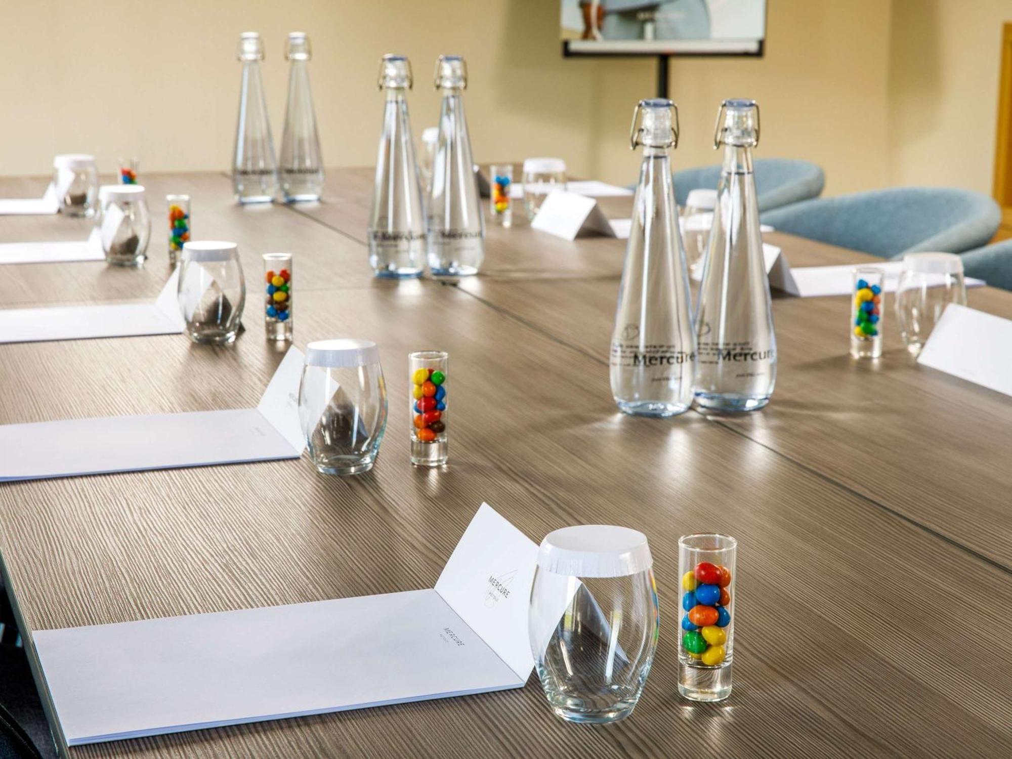 Mercure Cardiff North Hotel Ngoại thất bức ảnh