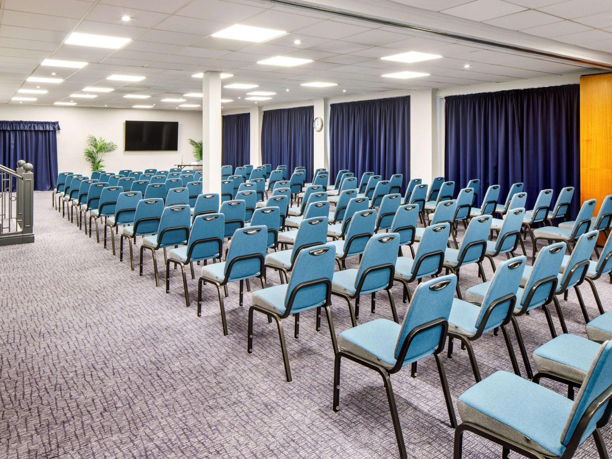 Mercure Cardiff North Hotel Ngoại thất bức ảnh